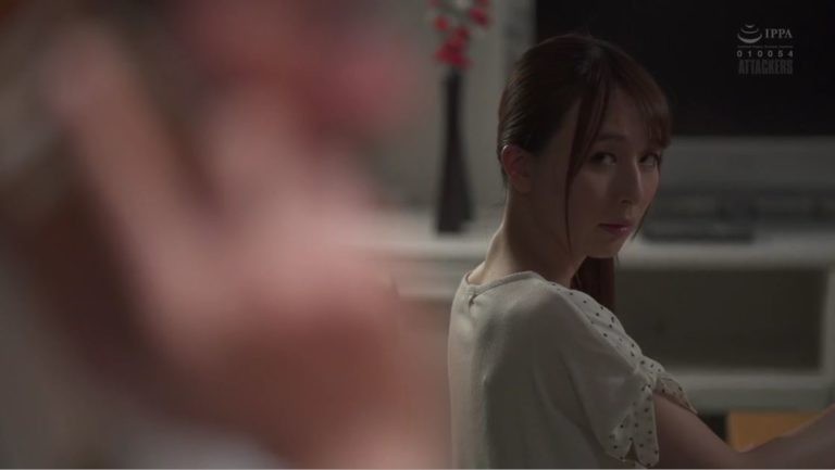 Chồng thờ ơ, vợ địt cùng anh hàng xóm